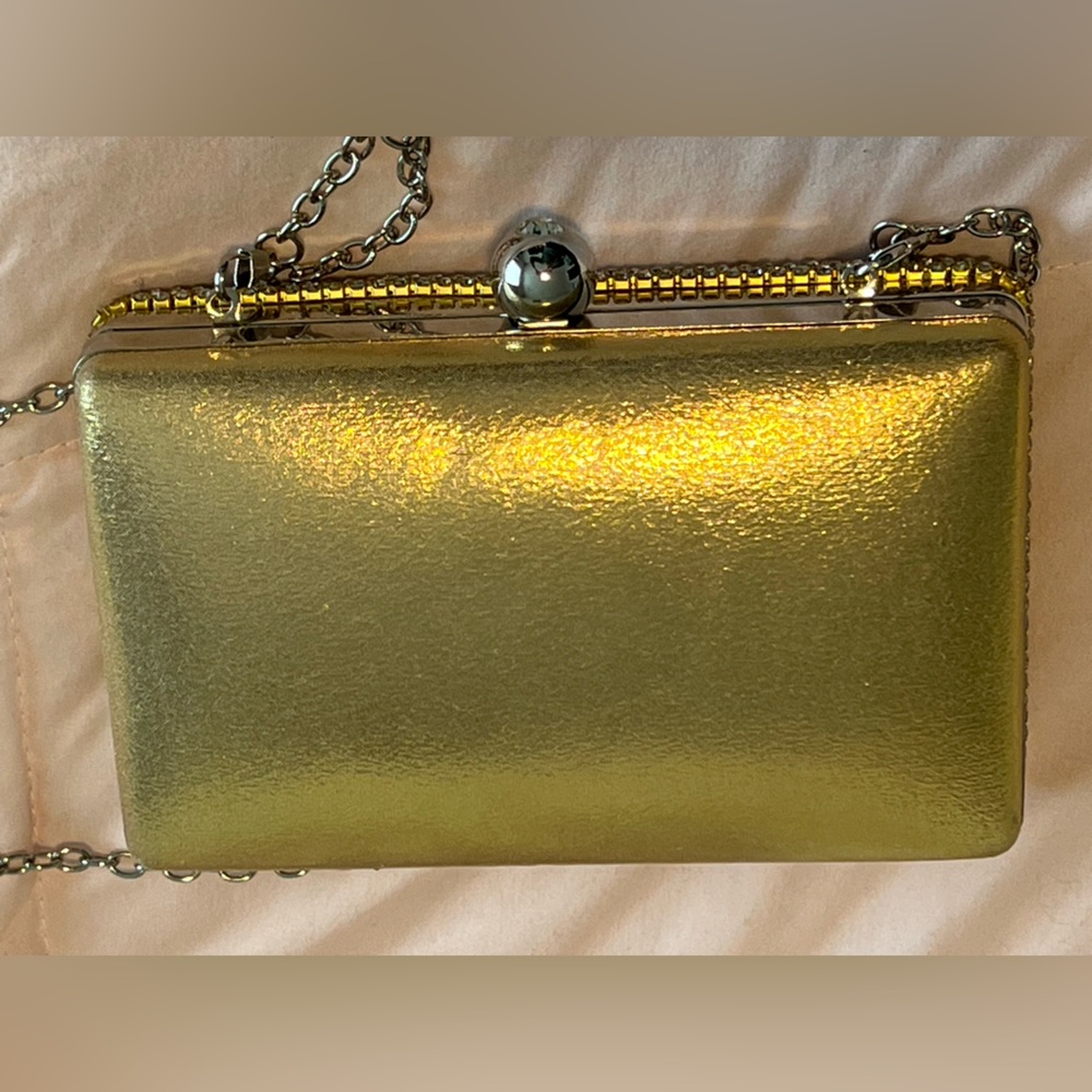 Elegant Gold and Silver Bag - Picture 4 of 10